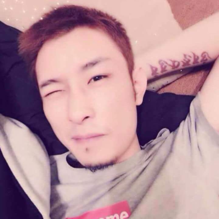 难得拥抱的第一张照片--滨州相亲服务中心