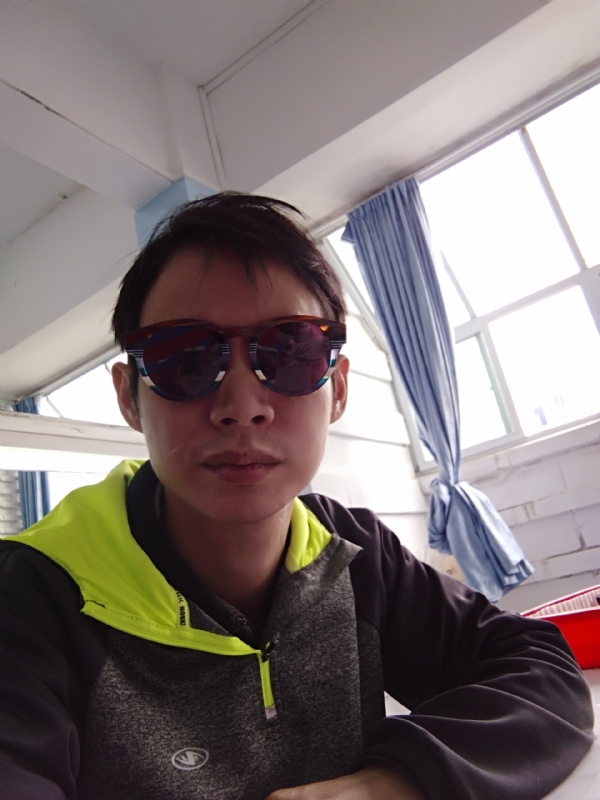 五华移民男的第一张照片--滨州相亲服务中心