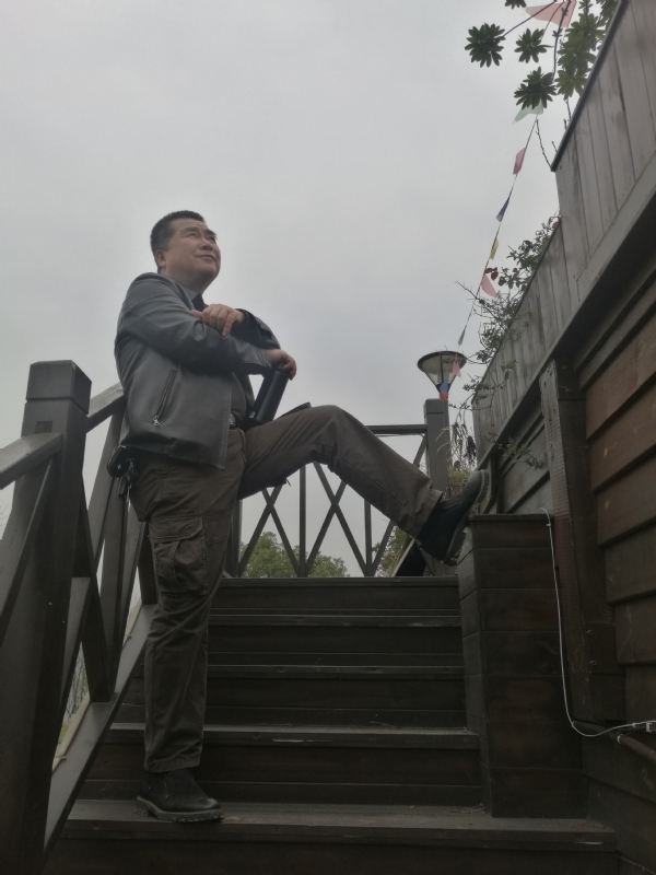 孤单背影的第一张照片--滨州相亲服务中心