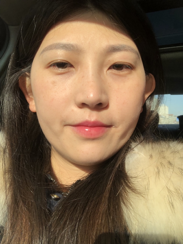 轻闭双眼的第一张照片--滨州相亲服务中心