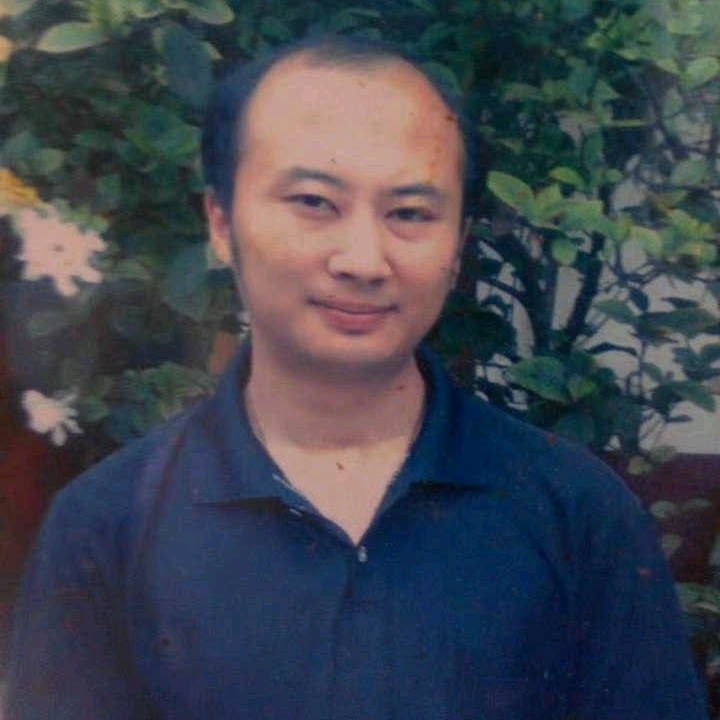 石峰里的生命的第一张照片--滨州相亲服务中心