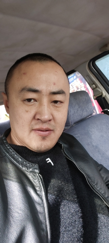 精神九哥的第一张照片--滨州相亲服务中心