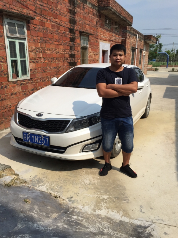 独坐街头的第三张照片--滨州相亲服务中心