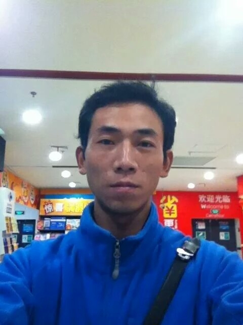 青草地溪水边的第一张照片--滨州相亲服务中心