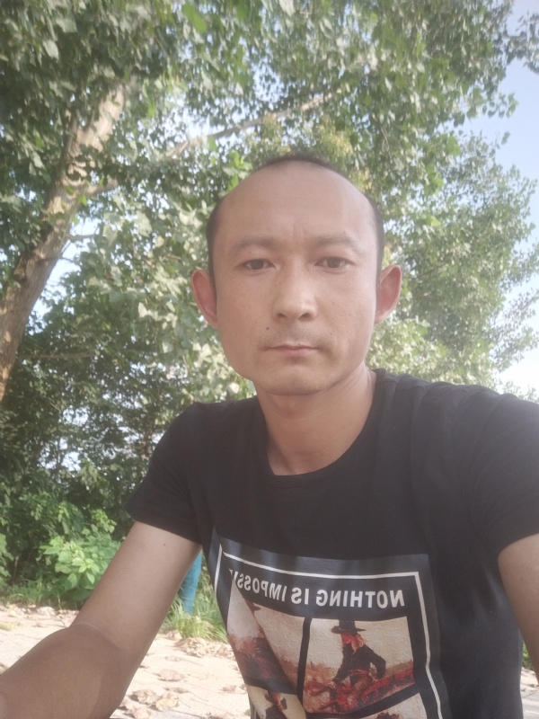 80大叔的第二张照片--滨州相亲服务中心