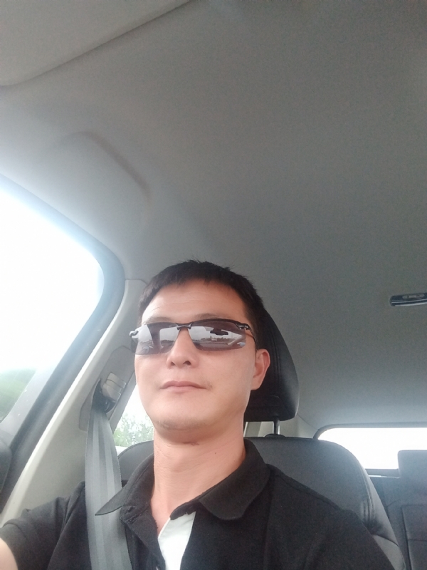 孤独的男人的第二张照片--滨州相亲服务中心