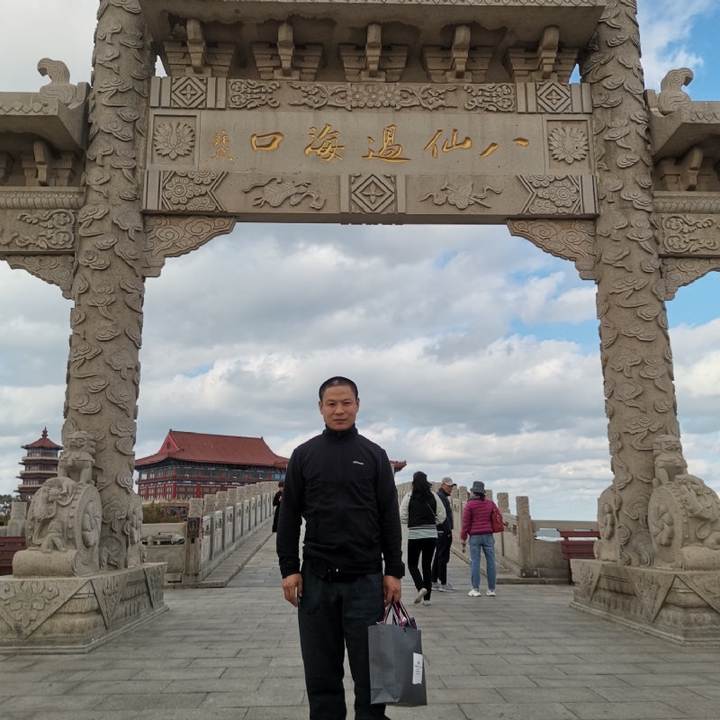 向日葵的微笑的第一张照片--滨州相亲服务中心