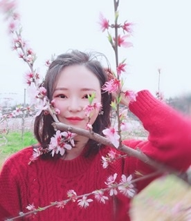 小桌子的第二张照片--滨州相亲服务中心