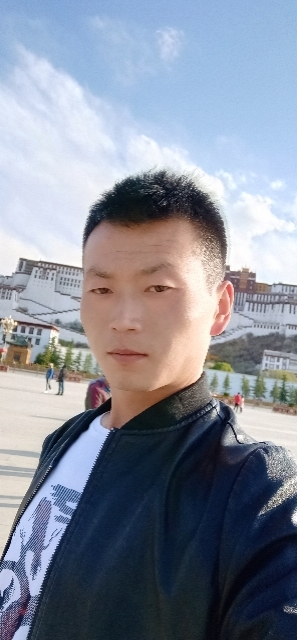 阳光下的小草的第二张照片--滨州相亲服务中心