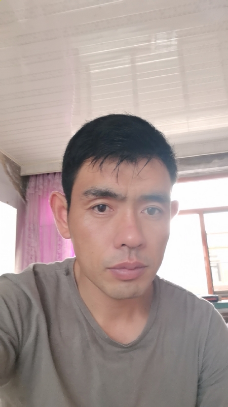 小草莓1981的第一张照片--滨州相亲服务中心