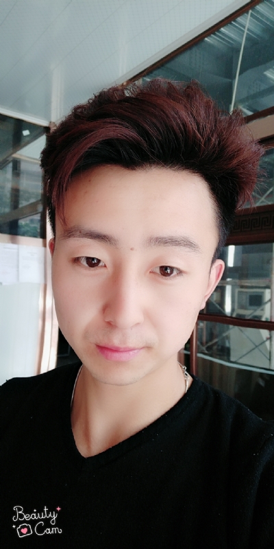 拼命微笑的第三张照片--滨州相亲服务中心