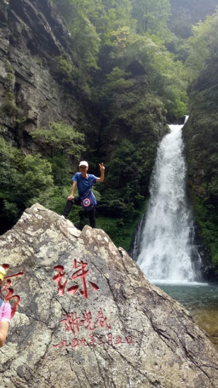 海岸岩崖的第一张照片--滨州相亲服务中心