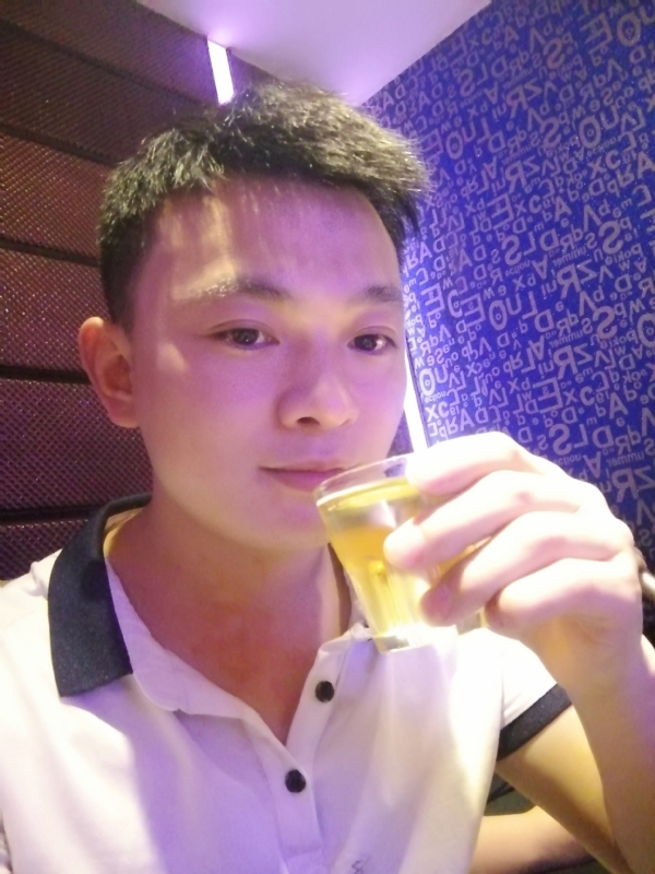 幸福的拥抱的第一张照片--滨州相亲服务中心