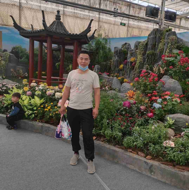 受伤的痴情男的第一张照片--滨州相亲服务中心