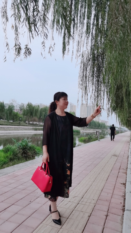 周本玲的第一张照片--滨州相亲服务中心