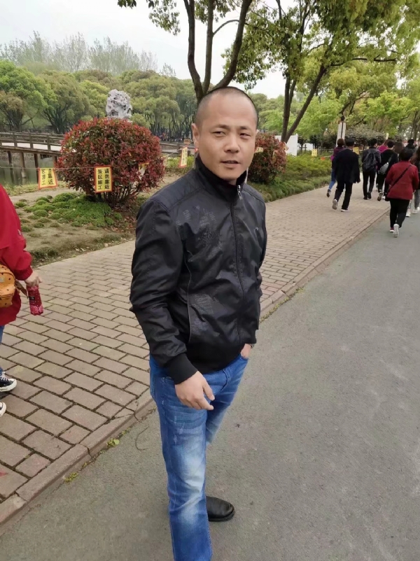 傻子的第一张照片--滨州相亲服务中心