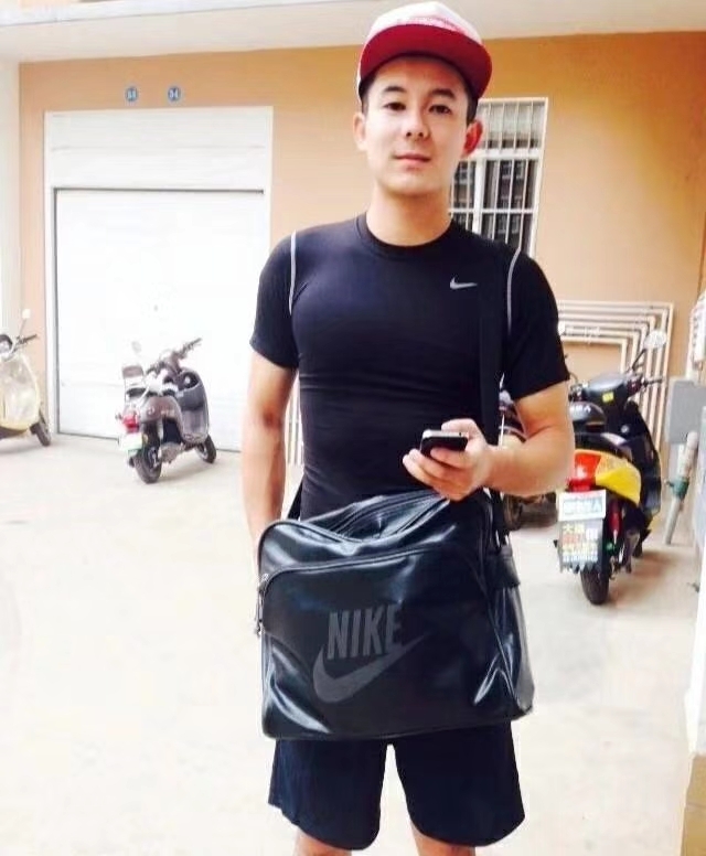 花花是只狗的第一张照片--滨州相亲服务中心