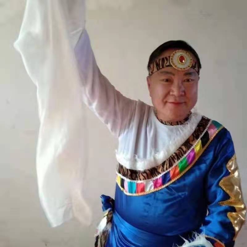 走在冷风中的第一张照片--滨州相亲服务中心