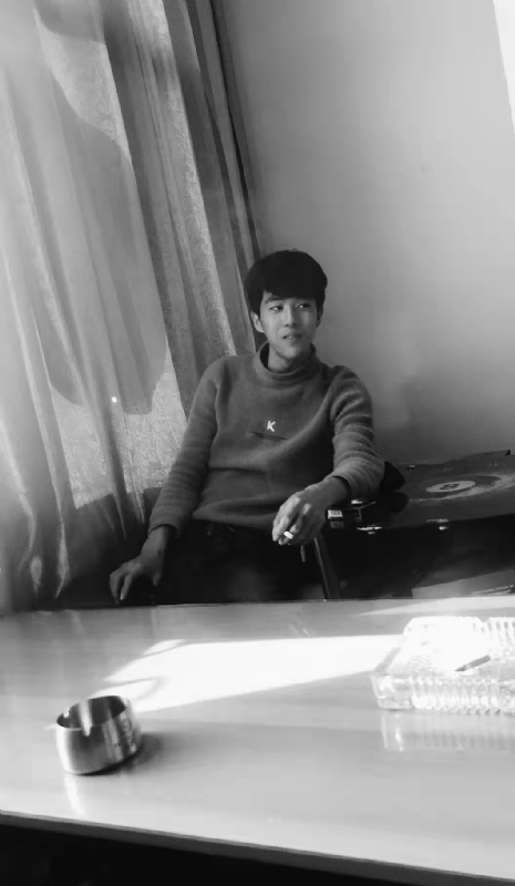 酷似小丑的第二张照片--滨州相亲服务中心