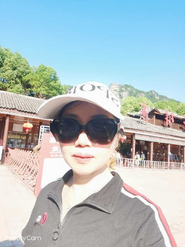 山百合的第一张照片--滨州相亲服务中心