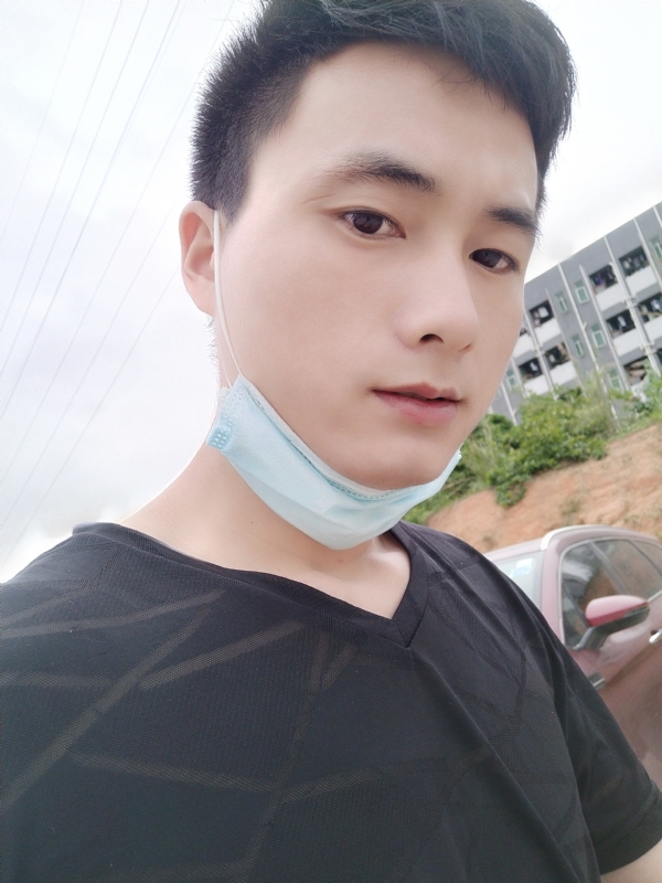 何凡的第二张照片--滨州相亲服务中心