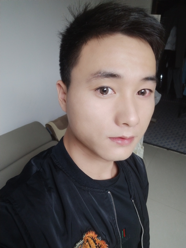 何凡的第三张照片--滨州相亲服务中心