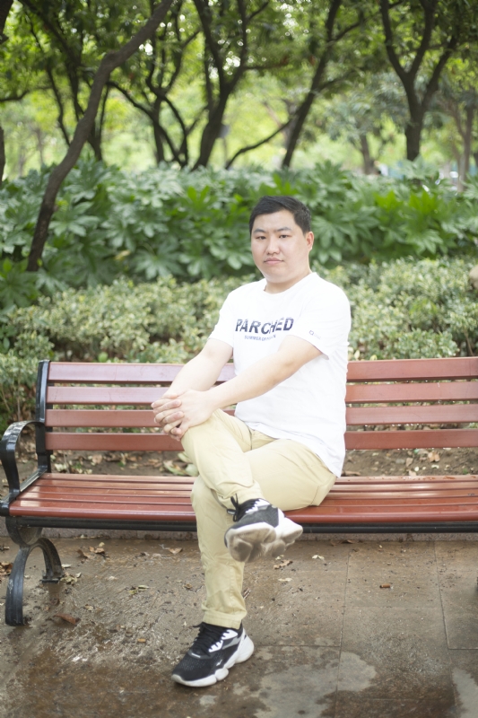 抱着鱼睡觉的猫的第一张照片--滨州相亲服务中心