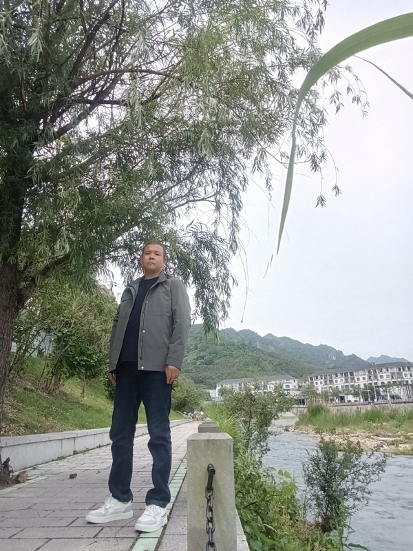 飞雪飘零的第一张照片--滨州相亲服务中心