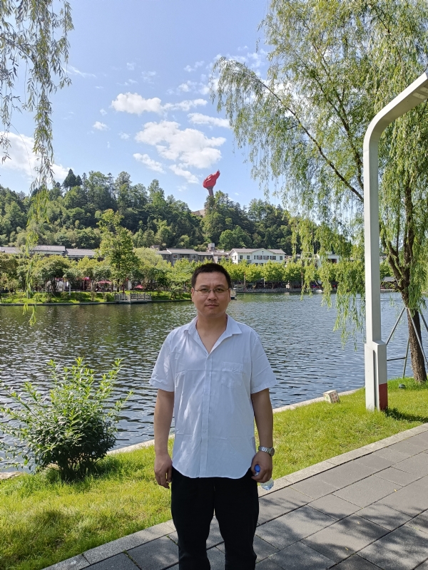 风雨相伴的第一张照片--滨州相亲服务中心