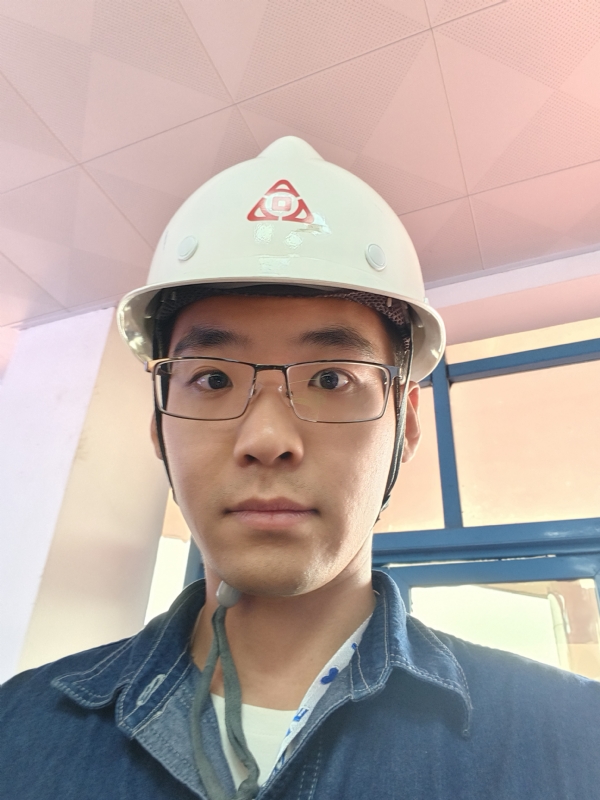 何鹏宇的第二张照片--滨州相亲服务中心