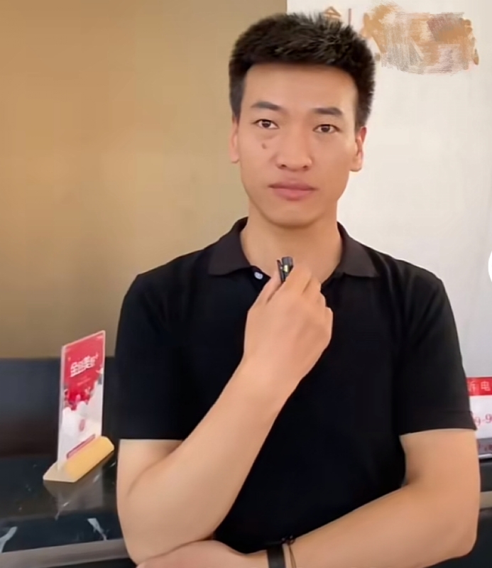 一杯梁白开的第一张照片--滨州相亲服务中心