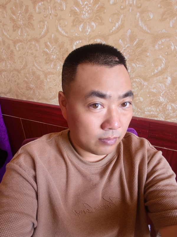 擦亮眼睛向前看的第一张照片--滨州相亲服务中心