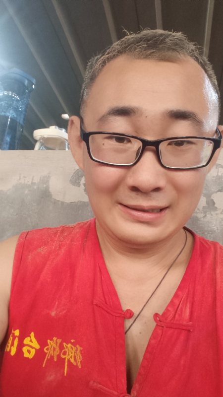 黑黑一笑的第二张照片--滨州相亲服务中心