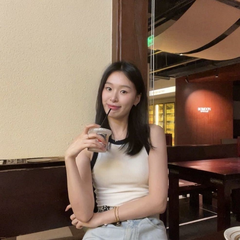 羽毛的第一张照片--滨州相亲服务中心