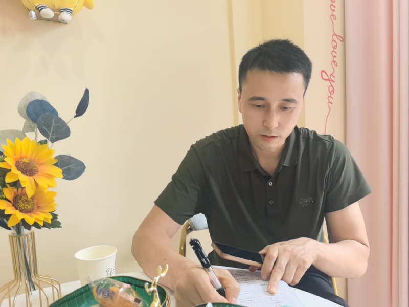 笑看一切的第二张照片--滨州相亲服务中心