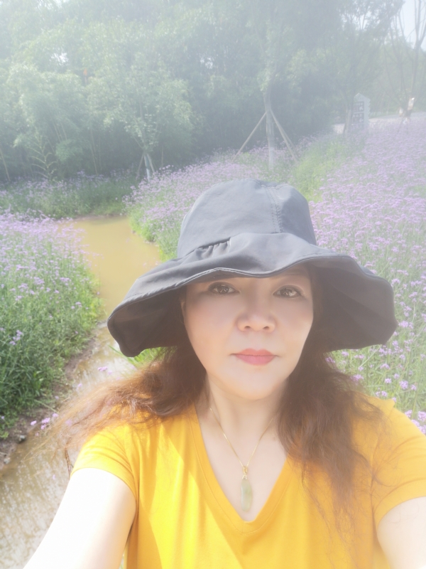 宛霞的第三张照片--滨州相亲服务中心