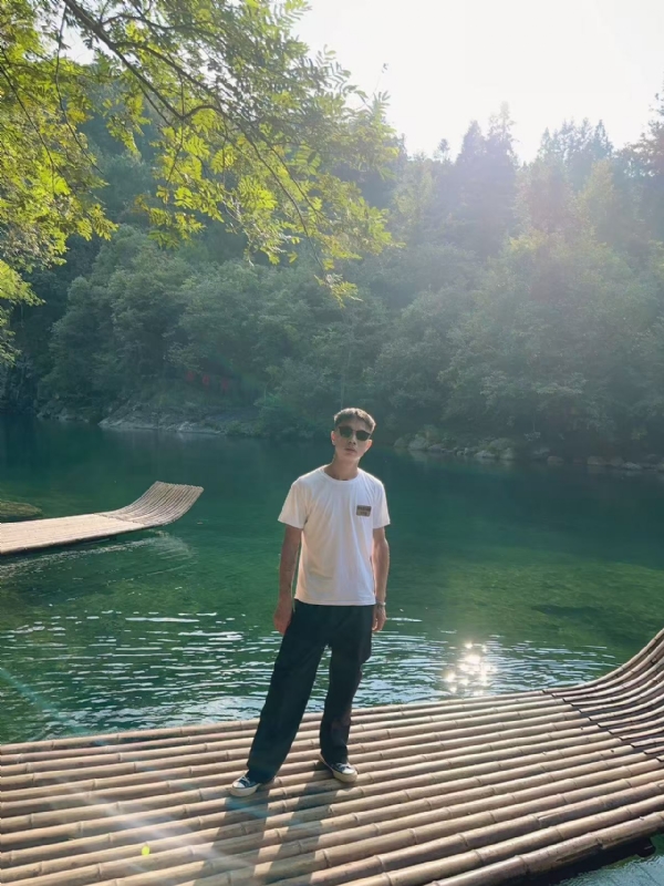 林言的第二张照片--滨州相亲服务中心