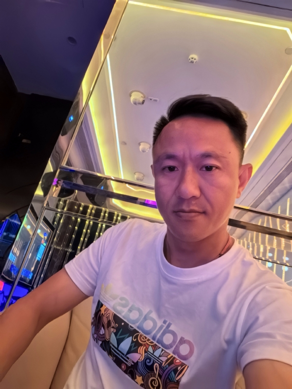 辞岸的第一张照片--滨州相亲服务中心